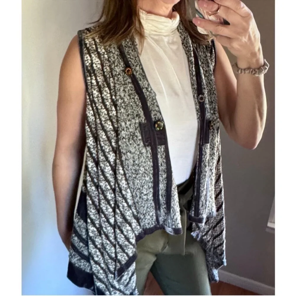 Anis A boho sleeveless knit cardigan size medium